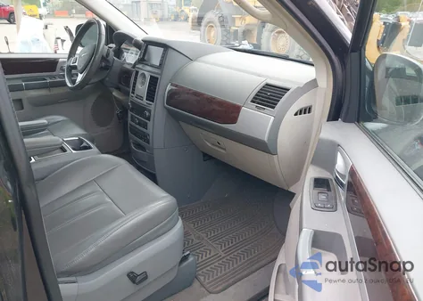 2010 Chrysler Town & Country Touring z USA, uszkodzony, nr VIN 2A4RR5D19AR170405